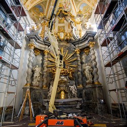Pfarrer Mag. Dietmar Grünwald, Franz Küberl (Obmann des 'Verein Freunde und Förderer der Basilika Mariatrost'), DI Christian Purrer (Vorstandssprecher Energie Steiermark und Ko-Vorsitzender 'Zukunfstkomitee Basilika Mariatrost', Spendenpartner), Mag.