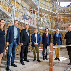 Pfarrer Mag. Dietmar Grünwald, Franz Küberl (Obmann des 'Verein Freunde und Förderer der Basilika Mariatrost'), DI Christian Purrer (Vorstandssprecher Energie Steiermark und Ko-Vorsitzender 'Zukunfstkomitee Basilika Mariatrost', Spendenpartner), Mag.