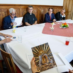 Pfarrer Mag. Dietmar Grünwald, Franz Küberl (Obmann des 'Verein Freunde und Förderer der Basilika Mariatrost'), DI Christian Purrer (Vorstandssprecher Energie Steiermark und Ko-Vorsitzender 'Zukunfstkomitee Basilika Mariatrost', Spendenpartner), Mag.