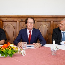 Pfarrer Mag. Dietmar Grünwald, Franz Küberl (Obmann des 'Verein Freunde und Förderer der Basilika Mariatrost'), DI Christian Purrer (Vorstandssprecher Energie Steiermark und Ko-Vorsitzender 'Zukunfstkomitee Basilika Mariatrost', Spendenpartner), Mag.